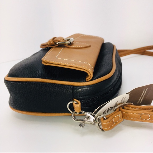 Giani Bernini Crossbody Clutch Belt Bag
Softy Core - Picture 6 of 14